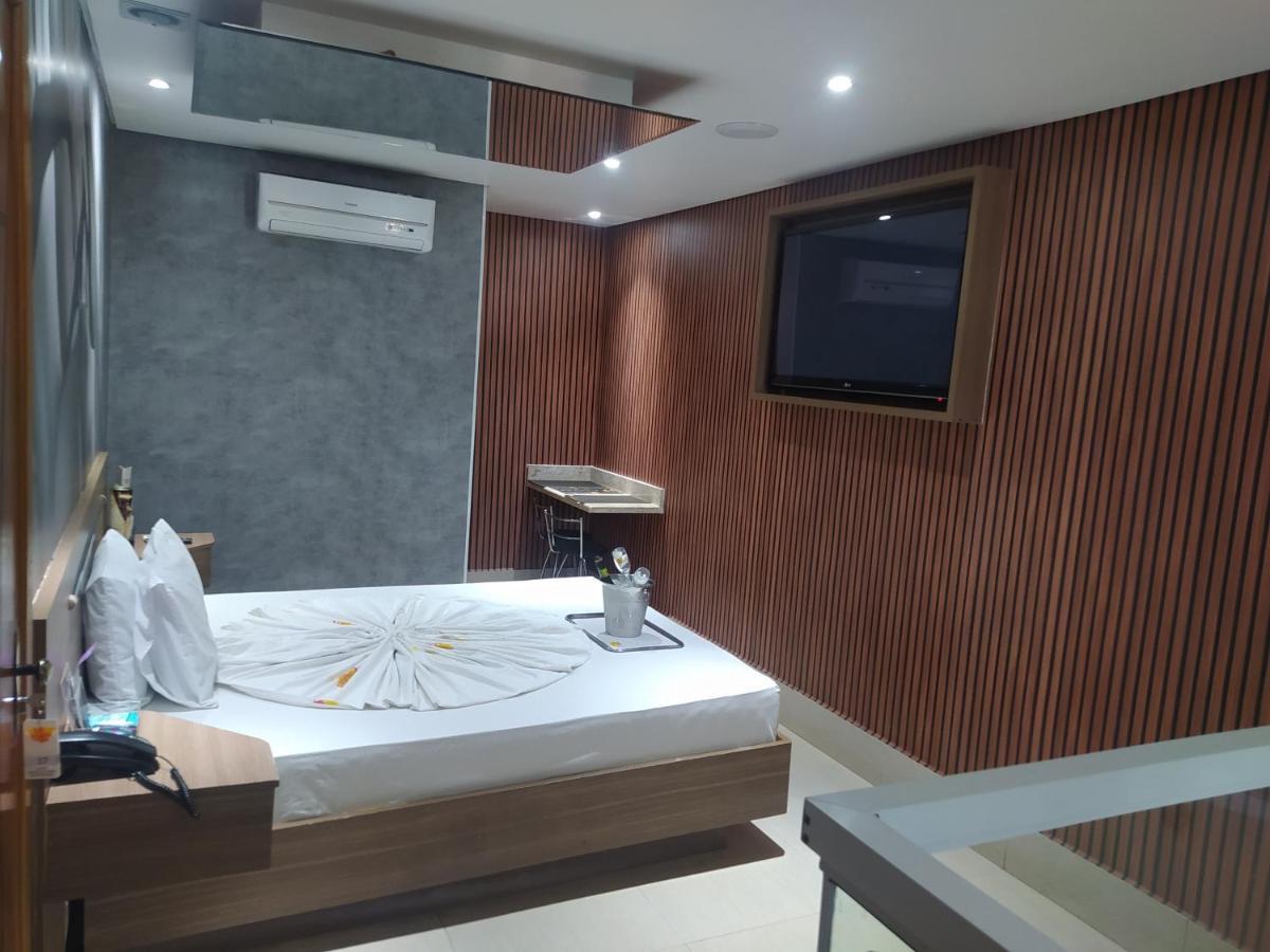 Motel La Folia Ribeirão Preto Екстериор снимка