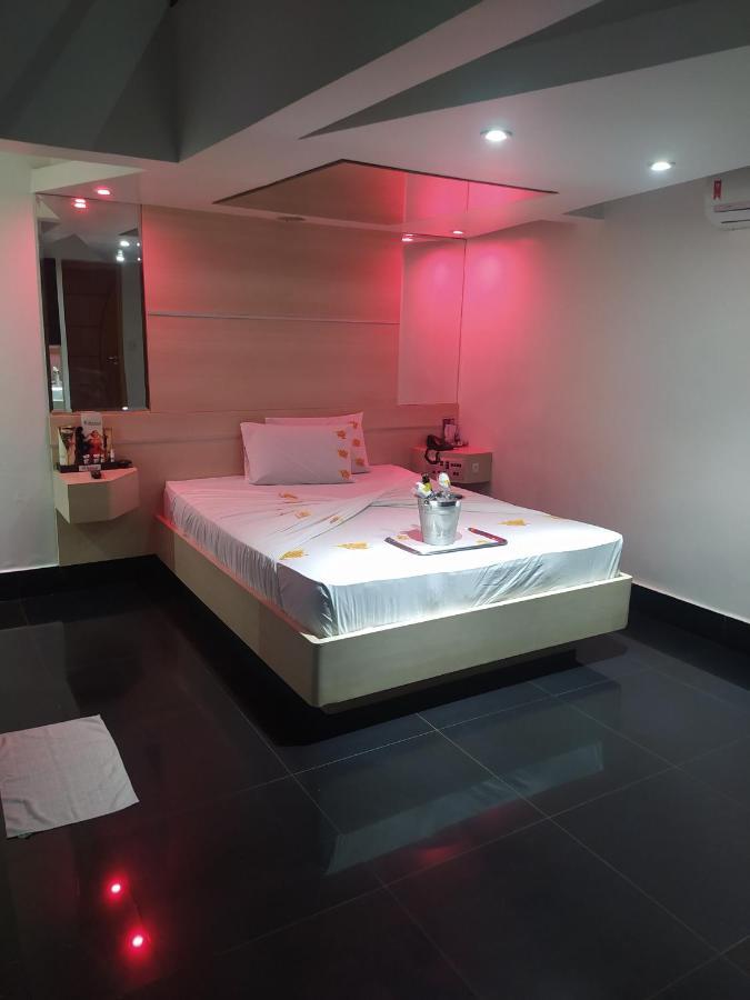 Motel La Folia Ribeirão Preto Екстериор снимка
