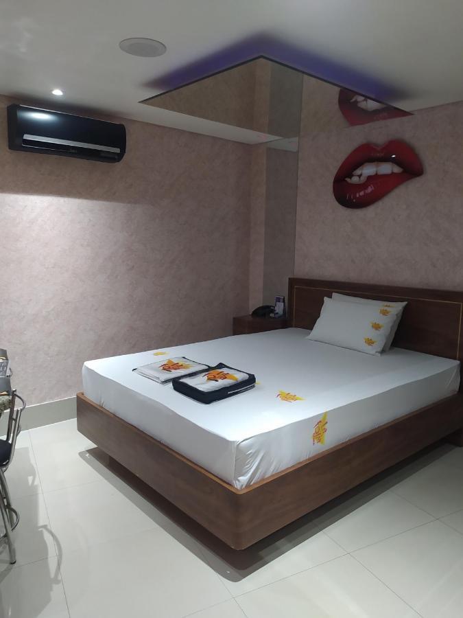 Motel La Folia Ribeirão Preto Екстериор снимка