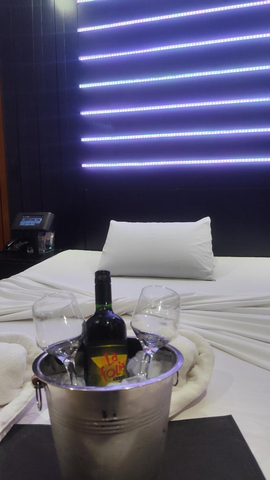 Motel La Folia Ribeirão Preto Екстериор снимка